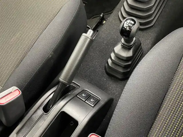 スズキ ジムニー シエラ JC 群馬県 2024(令6)年 0.5万km ミディアムグレー 社外ケンウッド8型ナビ(MDV-S810L)/・CD/DVD/USB/Bluetooth/フルセグTV/=====/ケンウッド８インチナビ　フルセグＴＶ　バックカメラ　衝突軽減　クルーズコントロール　シートヒーター　ＬＥＤヘッドライト　バックソナー　ＥＴＣ　ミラー型ドライブレコーダー　スマートキー　４ＷＤ　禁煙車