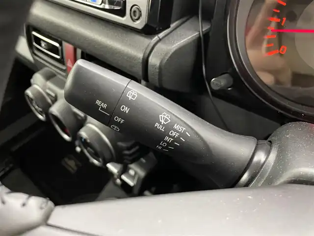 スズキ ジムニー シエラ JC 群馬県 2024(令6)年 0.5万km ミディアムグレー 社外ケンウッド8型ナビ(MDV-S810L)/・CD/DVD/USB/Bluetooth/フルセグTV/=====/ケンウッド８インチナビ　フルセグＴＶ　バックカメラ　衝突軽減　クルーズコントロール　シートヒーター　ＬＥＤヘッドライト　バックソナー　ＥＴＣ　ミラー型ドライブレコーダー　スマートキー　４ＷＤ　禁煙車