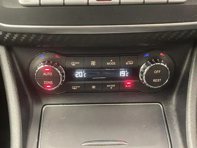 メルセデス・ベンツ Ａ１８０ スポーツ 岡山県 2016(平28)年 4.2万km コスモスブラック レーダーセーフティパッケージ/純正ナビ/Rカメラ/Bluetooth/USB/SD/アップルカープレイ/パワーシート/シートヒーター/オートライト/AHB/オートワイパー/ドラレコ（F/R)/ダイナミックアシスト/ESP/衝突防止アシスト/アテンションアシスト/BSA/LKA