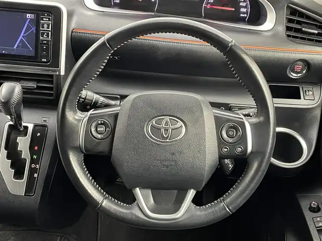 トヨタ シエンタ G 埼玉県 2016(平28)年 6万km ホワイトパールクリスタルシャイン ＡＬＰＩＮＥナビ　バックカメラ　ビルトインＥＴＣ　両側パワースライドドア　ステアリングスイッチ　ヘッドライトレベライザー　スマートキー　プッシュスタート　オートライト　ＬＥＤヘッドライト　地デジＴＶ