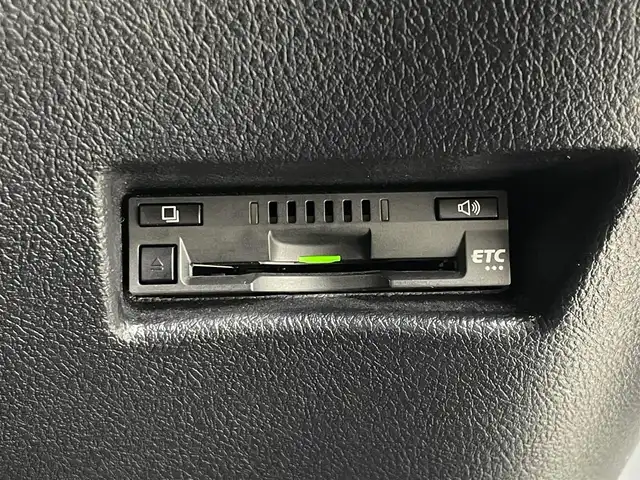 トヨタ シエンタ G 埼玉県 2016(平28)年 6万km ホワイトパールクリスタルシャイン ＡＬＰＩＮＥナビ　バックカメラ　ビルトインＥＴＣ　両側パワースライドドア　ステアリングスイッチ　ヘッドライトレベライザー　スマートキー　プッシュスタート　オートライト　ＬＥＤヘッドライト　地デジＴＶ