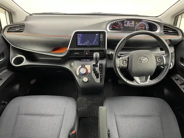 トヨタ シエンタ G 埼玉県 2016(平28)年 6万km ホワイトパールクリスタルシャイン ＡＬＰＩＮＥナビ　バックカメラ　ビルトインＥＴＣ　両側パワースライドドア　ステアリングスイッチ　ヘッドライトレベライザー　スマートキー　プッシュスタート　オートライト　ＬＥＤヘッドライト　地デジＴＶ