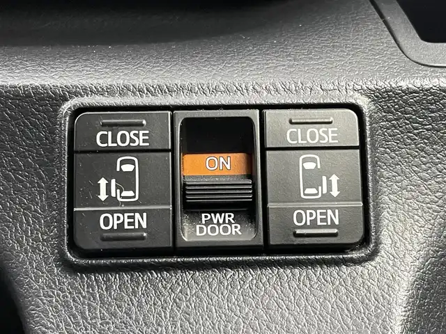 トヨタ シエンタ G 埼玉県 2016(平28)年 6万km ホワイトパールクリスタルシャイン ＡＬＰＩＮＥナビ　バックカメラ　ビルトインＥＴＣ　両側パワースライドドア　ステアリングスイッチ　ヘッドライトレベライザー　スマートキー　プッシュスタート　オートライト　ＬＥＤヘッドライト　地デジＴＶ