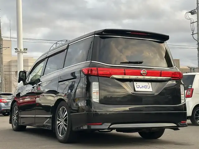 日産 エルグランド 250ハイウェイスター 道北・旭川 2012(平24)年 12.5万km ファントムブラック (株)IDOMが運営する【じしゃロン旭川店】の自社ローン専用車両になります。こちらは現金またはオートローンご利用時の価格です。自社ローンご希望の方は別途その旨お申付け下さい/　/・純正ナビ(CD/DVD/BT/SD/フルセグ)/・バックカメラ/・ETC/・両側パワースライドドア/・電動格納ウィンカーミラー/・フロントデアイサー/・リアデフォッガー/・オートライト/・プッシュスタート/・スマートキー1個/・フォグランプ/・現車装着スタッドレスタイヤ 純正AW225/60R17/・取扱説明書