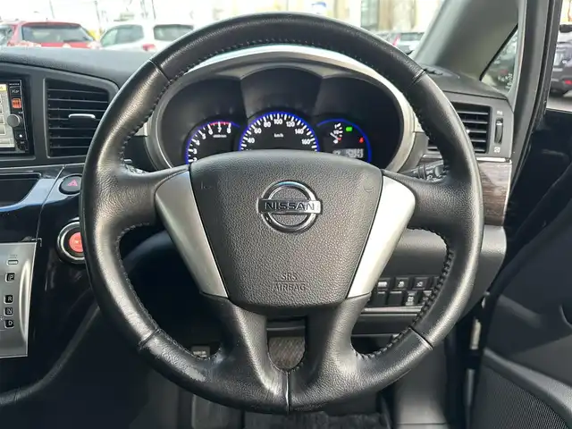 日産 エルグランド 250ハイウェイスター 道北・旭川 2012(平24)年 12.5万km ファントムブラック (株)IDOMが運営する【じしゃロン旭川店】の自社ローン専用車両になります。こちらは現金またはオートローンご利用時の価格です。自社ローンご希望の方は別途その旨お申付け下さい/　/・純正ナビ(CD/DVD/BT/SD/フルセグ)/・バックカメラ/・ETC/・両側パワースライドドア/・電動格納ウィンカーミラー/・フロントデアイサー/・リアデフォッガー/・オートライト/・プッシュスタート/・スマートキー1個/・フォグランプ/・現車装着スタッドレスタイヤ 純正AW225/60R17/・取扱説明書