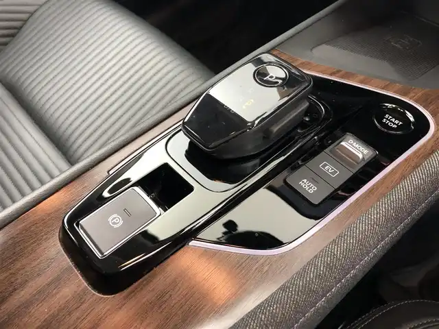 日産 オーラ G レザーエディション 愛知県 2022(令4)年 1.6万km 赤 純正ナビ/アラウンドビューモニター/BOSEサウンド/ETC2.0/エマージェンシーブレーキ/プロパイロット/純正17インチアルミホイール/フルセグTV/ドライブレコーダー/スマートキー/プッシュスタート/電動格納ミラー/Bluetooth