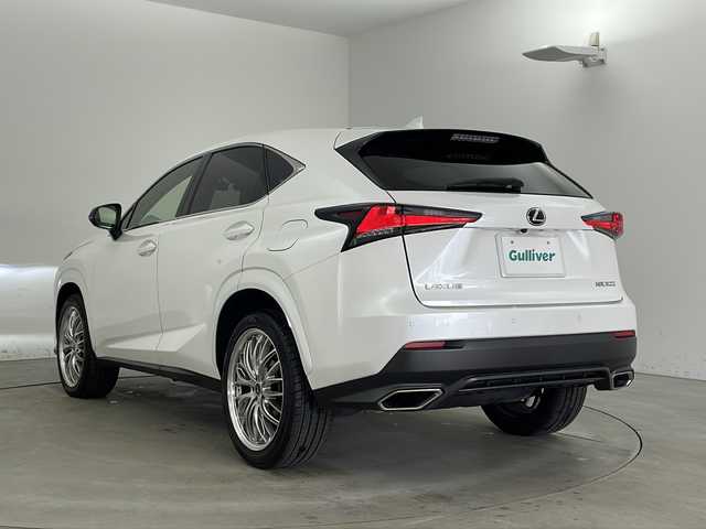 レクサス ＮＸ 300 スパイス&シック 兵庫県 2020(令2)年 6.7万km ソニッククォーツ ・ムーンルーフ/・レクサスセーフティーシステム＋/・プリクラッシュセーフティ/・レーントレーシングアシスト/・パーキングサポートブレーキ/・クリアランスソナー/・ロードサインアシスト/・レーダークルーズコントロール/・ブラインドスポットモニター/・オートマチックハイビーム/・純正SDナビ＆フルセグ＆BT＆USB＆DVD＆BD/・バックカメラ/・黒革シート/・前席シートヒーター/・前席シートベンチレーション/・前席パワーシート/・パワーバックドア/・パドルシフト/・前後ドライブレコーダー/・純正フロアマット/・社外20インチアルミホイール/・3眼LEDライト/・フォグランプ/・オートライト/・電子パーキング/・オートホールド/・アイドリングストップ/・スマートキー/・プッシュスタート