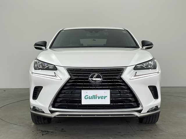 レクサス ＮＸ 300 スパイス&シック 兵庫県 2020(令2)年 6.7万km ソニッククォーツ ・ムーンルーフ/・レクサスセーフティーシステム＋/・プリクラッシュセーフティ/・レーントレーシングアシスト/・パーキングサポートブレーキ/・クリアランスソナー/・ロードサインアシスト/・レーダークルーズコントロール/・ブラインドスポットモニター/・オートマチックハイビーム/・純正SDナビ＆フルセグ＆BT＆USB＆DVD＆BD/・バックカメラ/・黒革シート/・前席シートヒーター/・前席シートベンチレーション/・前席パワーシート/・パワーバックドア/・パドルシフト/・前後ドライブレコーダー/・純正フロアマット/・社外20インチアルミホイール/・3眼LEDライト/・フォグランプ/・オートライト/・電子パーキング/・オートホールド/・アイドリングストップ/・スマートキー/・プッシュスタート