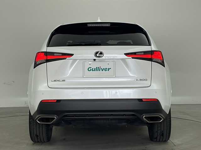 レクサス ＮＸ 300 スパイス&シック 兵庫県 2020(令2)年 6.7万km ソニッククォーツ ・ムーンルーフ/・レクサスセーフティーシステム＋/・プリクラッシュセーフティ/・レーントレーシングアシスト/・パーキングサポートブレーキ/・クリアランスソナー/・ロードサインアシスト/・レーダークルーズコントロール/・ブラインドスポットモニター/・オートマチックハイビーム/・純正SDナビ＆フルセグ＆BT＆USB＆DVD＆BD/・バックカメラ/・黒革シート/・前席シートヒーター/・前席シートベンチレーション/・前席パワーシート/・パワーバックドア/・パドルシフト/・前後ドライブレコーダー/・純正フロアマット/・社外20インチアルミホイール/・3眼LEDライト/・フォグランプ/・オートライト/・電子パーキング/・オートホールド/・アイドリングストップ/・スマートキー/・プッシュスタート