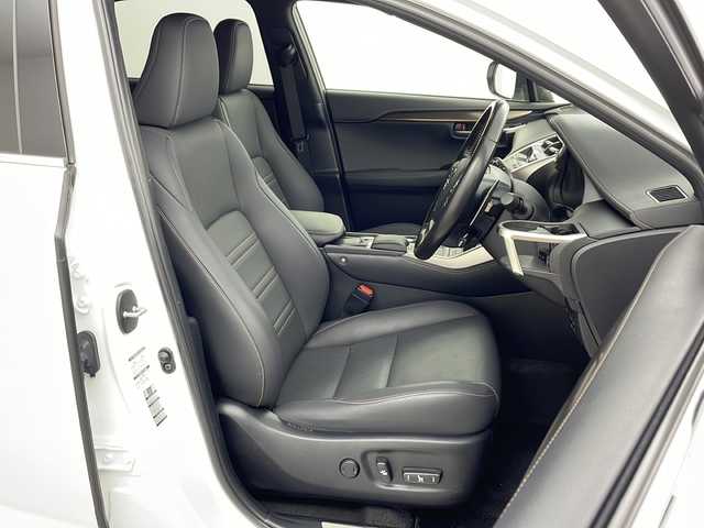 レクサス ＮＸ 300 スパイス&シック 兵庫県 2020(令2)年 6.7万km ソニッククォーツ ・ムーンルーフ/・レクサスセーフティーシステム＋/・プリクラッシュセーフティ/・レーントレーシングアシスト/・パーキングサポートブレーキ/・クリアランスソナー/・ロードサインアシスト/・レーダークルーズコントロール/・ブラインドスポットモニター/・オートマチックハイビーム/・純正SDナビ＆フルセグ＆BT＆USB＆DVD＆BD/・バックカメラ/・黒革シート/・前席シートヒーター/・前席シートベンチレーション/・前席パワーシート/・パワーバックドア/・パドルシフト/・前後ドライブレコーダー/・純正フロアマット/・社外20インチアルミホイール/・3眼LEDライト/・フォグランプ/・オートライト/・電子パーキング/・オートホールド/・アイドリングストップ/・スマートキー/・プッシュスタート