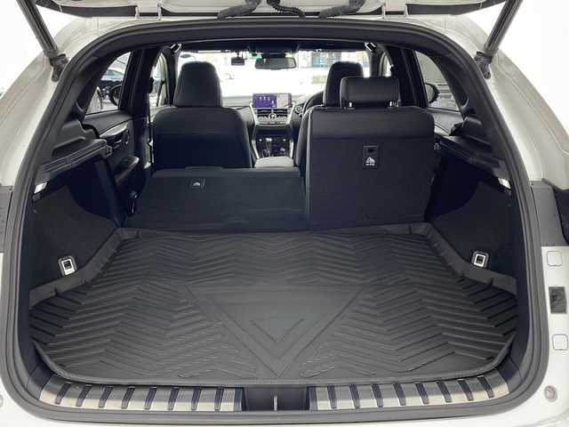 レクサス ＮＸ 300 スパイス&シック 兵庫県 2020(令2)年 6.7万km ソニッククォーツ ・ムーンルーフ/・レクサスセーフティーシステム＋/・プリクラッシュセーフティ/・レーントレーシングアシスト/・パーキングサポートブレーキ/・クリアランスソナー/・ロードサインアシスト/・レーダークルーズコントロール/・ブラインドスポットモニター/・オートマチックハイビーム/・純正SDナビ＆フルセグ＆BT＆USB＆DVD＆BD/・バックカメラ/・黒革シート/・前席シートヒーター/・前席シートベンチレーション/・前席パワーシート/・パワーバックドア/・パドルシフト/・前後ドライブレコーダー/・純正フロアマット/・社外20インチアルミホイール/・3眼LEDライト/・フォグランプ/・オートライト/・電子パーキング/・オートホールド/・アイドリングストップ/・スマートキー/・プッシュスタート