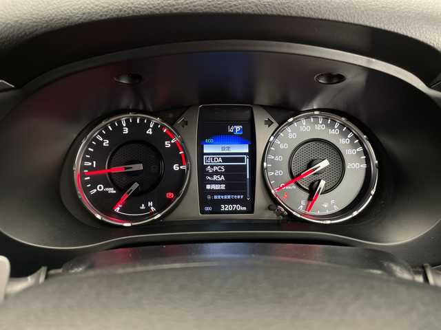 トヨタ ハイラックス Z GRスポーツ 長野県 2023(令5)年 3.2万km アティチュードブラックマイカ ワンオーナー/純正ディスプレイオーディオ/パノラミックビューモニター/プリクラッシュセーフティ/レーンキープアシスト/パドルシフト/レーダークルーズコントロール/オートライト/ダウンヒルアシストコントロール/リアデフロック/パートタイム4WD/ラバーフロアマット/運転席パワーシート/ハーフレザーシート/パワーシート/前後ドライブレコーダー/スマートキー/スペアーキー/プッシュスタート/車両取扱説明書/保証書