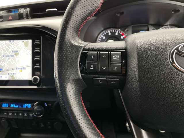 トヨタ ハイラックス Z GRスポーツ 長野県 2023(令5)年 3.2万km アティチュードブラックマイカ ワンオーナー/純正ディスプレイオーディオ/パノラミックビューモニター/プリクラッシュセーフティ/レーンキープアシスト/パドルシフト/レーダークルーズコントロール/オートライト/ダウンヒルアシストコントロール/リアデフロック/パートタイム4WD/ラバーフロアマット/運転席パワーシート/ハーフレザーシート/パワーシート/前後ドライブレコーダー/スマートキー/スペアーキー/プッシュスタート/車両取扱説明書/保証書