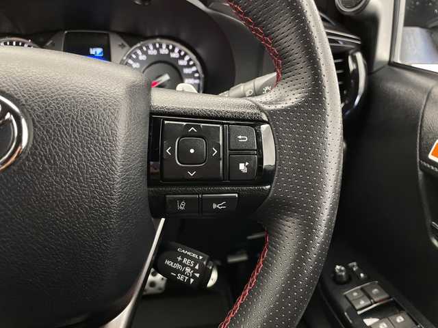 トヨタ ハイラックス Z GRスポーツ 長野県 2023(令5)年 3.2万km アティチュードブラックマイカ ワンオーナー/純正ディスプレイオーディオ/パノラミックビューモニター/プリクラッシュセーフティ/レーンキープアシスト/パドルシフト/レーダークルーズコントロール/オートライト/ダウンヒルアシストコントロール/リアデフロック/パートタイム4WD/ラバーフロアマット/運転席パワーシート/ハーフレザーシート/パワーシート/前後ドライブレコーダー/スマートキー/スペアーキー/プッシュスタート/車両取扱説明書/保証書