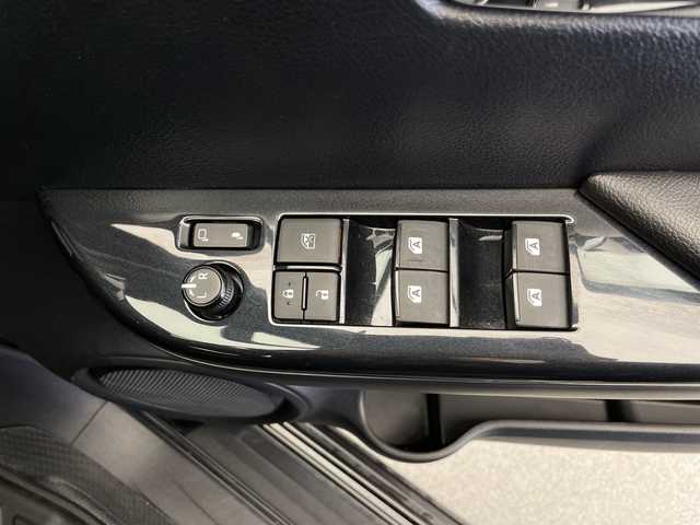 トヨタ ハイラックス Z GRスポーツ 長野県 2023(令5)年 3.2万km アティチュードブラックマイカ ワンオーナー/純正ディスプレイオーディオ/パノラミックビューモニター/プリクラッシュセーフティ/レーンキープアシスト/パドルシフト/レーダークルーズコントロール/オートライト/ダウンヒルアシストコントロール/リアデフロック/パートタイム4WD/ラバーフロアマット/運転席パワーシート/ハーフレザーシート/パワーシート/前後ドライブレコーダー/スマートキー/スペアーキー/プッシュスタート/車両取扱説明書/保証書