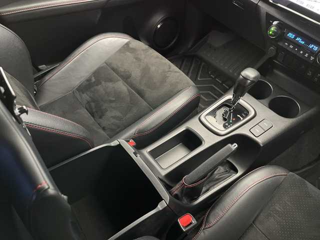 トヨタ ハイラックス Z GRスポーツ 長野県 2023(令5)年 3.2万km アティチュードブラックマイカ ワンオーナー/純正ディスプレイオーディオ/パノラミックビューモニター/プリクラッシュセーフティ/レーンキープアシスト/パドルシフト/レーダークルーズコントロール/オートライト/ダウンヒルアシストコントロール/リアデフロック/パートタイム4WD/ラバーフロアマット/運転席パワーシート/ハーフレザーシート/パワーシート/前後ドライブレコーダー/スマートキー/スペアーキー/プッシュスタート/車両取扱説明書/保証書