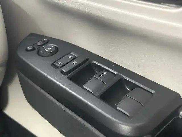 ホンダ Ｎ ＢＯＸ 千葉県 2024(令6)年 1.7万km フィヨルドミストパール 禁煙車/純正8インチメモリナビ/　フルセグ/Bluetooth/ホンダセンシング/●衝突軽減ブレーキ〈CMBS〉/●誤発進抑制機能/●後方誤発進抑制機能/●歩行者事故低減ステアリング/●路外逸脱抑制機能/●ACC〈アダプティブ・クルーズ・コントロール〉/●LKAS〈車線維持支援システム〉/●オートハイビーム/●先行車発進お知らせ機能/●標識認識機能/片側パワースライドドア/バックカメラ/ETC/ヘッドライトレベライザー/電動格納ミラー/ステアリングスイッチ/スマートキー&プッシュスタート/LEDヘッドライト