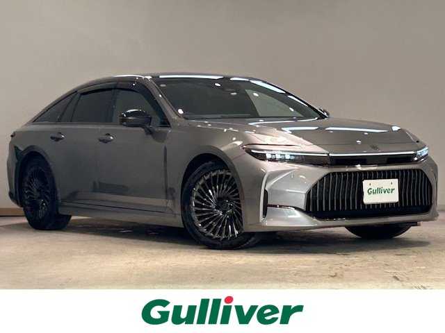 トヨタ クラウン Z 宮城県 2025(令7)年 1.7万km ガンＭ パノラマルーフ/アドバンスドドライブ/トヨタセーフティセンス/・プリクラッシュセーフティ/・レーンディパーチャーアラート/・プロアクティブドライビングアシスト/・アダプティブ・クルーズ・コントロール/・ロードサインアシスト/・パーキングサポートブレーキ/・リヤカメラディテクション/・安心降車アシスト/・周辺車両接近時サポート/・クリアランスソナー/純正12.3型ディスプレイ/・フルセグTV/Bluetooth/USB/・全方位カメラ/・ETC2.0/デジタルインナーミラー/ワイヤレス充電/ヘッドアップディスプレイ/フロントガラス熱線/アイドリングストップ/電子パーキング/オートブレーキホールド/革巻きステアリング/・ステアリングスイッチ/・パドルシフト/・ステアリングヒーター/ブラウンレザーシート/・シートメモリー（運転席）/・パワーシート（運転席/助手席）/・シートヒーター（全席）/・エアーシート（全席）/プッシュスタート/スマートキー/・スペアキー/LEDヘッドライト/・オートライト/・フォグランプ/・オートハイビーム/純正アルミホイール/純正フロアマット/ドアバイザー