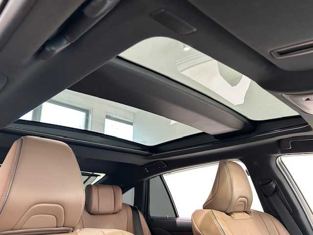 トヨタ クラウン Z 宮城県 2025(令7)年 1.7万km ガンＭ パノラマルーフ/アドバンスドドライブ/トヨタセーフティセンス/・プリクラッシュセーフティ/・レーンディパーチャーアラート/・プロアクティブドライビングアシスト/・アダプティブ・クルーズ・コントロール/・ロードサインアシスト/・パーキングサポートブレーキ/・リヤカメラディテクション/・安心降車アシスト/・周辺車両接近時サポート/・クリアランスソナー/純正12.3型ディスプレイ/・フルセグTV/Bluetooth/USB/・全方位カメラ/・ETC2.0/デジタルインナーミラー/ワイヤレス充電/ヘッドアップディスプレイ/フロントガラス熱線/アイドリングストップ/電子パーキング/オートブレーキホールド/革巻きステアリング/・ステアリングスイッチ/・パドルシフト/・ステアリングヒーター/ブラウンレザーシート/・シートメモリー（運転席）/・パワーシート（運転席/助手席）/・シートヒーター（全席）/・エアーシート（全席）/プッシュスタート/スマートキー/・スペアキー/LEDヘッドライト/・オートライト/・フォグランプ/・オートハイビーム/純正アルミホイール/純正フロアマット/ドアバイザー