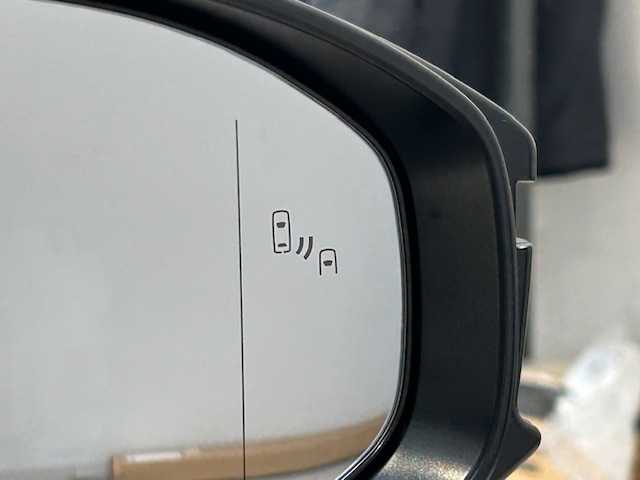 トヨタ クラウン Z 宮城県 2025(令7)年 1.7万km ガンＭ パノラマルーフ/アドバンスドドライブ/トヨタセーフティセンス/・プリクラッシュセーフティ/・レーンディパーチャーアラート/・プロアクティブドライビングアシスト/・アダプティブ・クルーズ・コントロール/・ロードサインアシスト/・パーキングサポートブレーキ/・リヤカメラディテクション/・安心降車アシスト/・周辺車両接近時サポート/・クリアランスソナー/純正12.3型ディスプレイ/・フルセグTV/Bluetooth/USB/・全方位カメラ/・ETC2.0/デジタルインナーミラー/ワイヤレス充電/ヘッドアップディスプレイ/フロントガラス熱線/アイドリングストップ/電子パーキング/オートブレーキホールド/革巻きステアリング/・ステアリングスイッチ/・パドルシフト/・ステアリングヒーター/ブラウンレザーシート/・シートメモリー（運転席）/・パワーシート（運転席/助手席）/・シートヒーター（全席）/・エアーシート（全席）/プッシュスタート/スマートキー/・スペアキー/LEDヘッドライト/・オートライト/・フォグランプ/・オートハイビーム/純正アルミホイール/純正フロアマット/ドアバイザー