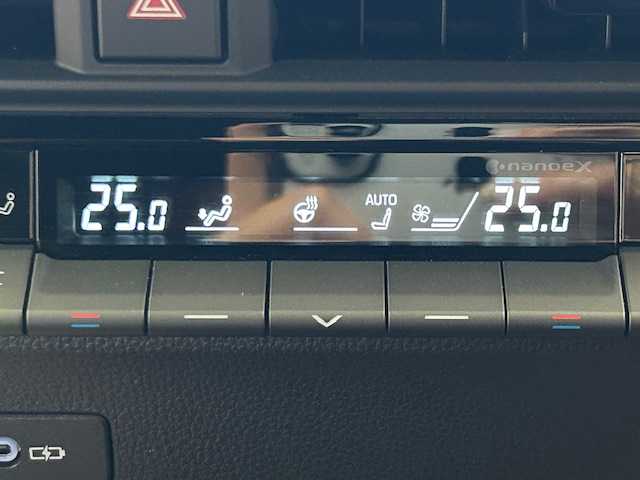 トヨタ クラウン Z 宮城県 2025(令7)年 1.7万km ガンＭ パノラマルーフ/アドバンスドドライブ/トヨタセーフティセンス/・プリクラッシュセーフティ/・レーンディパーチャーアラート/・プロアクティブドライビングアシスト/・アダプティブ・クルーズ・コントロール/・ロードサインアシスト/・パーキングサポートブレーキ/・リヤカメラディテクション/・安心降車アシスト/・周辺車両接近時サポート/・クリアランスソナー/純正12.3型ディスプレイ/・フルセグTV/Bluetooth/USB/・全方位カメラ/・ETC2.0/デジタルインナーミラー/ワイヤレス充電/ヘッドアップディスプレイ/フロントガラス熱線/アイドリングストップ/電子パーキング/オートブレーキホールド/革巻きステアリング/・ステアリングスイッチ/・パドルシフト/・ステアリングヒーター/ブラウンレザーシート/・シートメモリー（運転席）/・パワーシート（運転席/助手席）/・シートヒーター（全席）/・エアーシート（全席）/プッシュスタート/スマートキー/・スペアキー/LEDヘッドライト/・オートライト/・フォグランプ/・オートハイビーム/純正アルミホイール/純正フロアマット/ドアバイザー