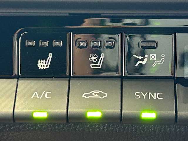 トヨタ クラウン Z 宮城県 2025(令7)年 1.7万km ガンＭ パノラマルーフ/アドバンスドドライブ/トヨタセーフティセンス/・プリクラッシュセーフティ/・レーンディパーチャーアラート/・プロアクティブドライビングアシスト/・アダプティブ・クルーズ・コントロール/・ロードサインアシスト/・パーキングサポートブレーキ/・リヤカメラディテクション/・安心降車アシスト/・周辺車両接近時サポート/・クリアランスソナー/純正12.3型ディスプレイ/・フルセグTV/Bluetooth/USB/・全方位カメラ/・ETC2.0/デジタルインナーミラー/ワイヤレス充電/ヘッドアップディスプレイ/フロントガラス熱線/アイドリングストップ/電子パーキング/オートブレーキホールド/革巻きステアリング/・ステアリングスイッチ/・パドルシフト/・ステアリングヒーター/ブラウンレザーシート/・シートメモリー（運転席）/・パワーシート（運転席/助手席）/・シートヒーター（全席）/・エアーシート（全席）/プッシュスタート/スマートキー/・スペアキー/LEDヘッドライト/・オートライト/・フォグランプ/・オートハイビーム/純正アルミホイール/純正フロアマット/ドアバイザー