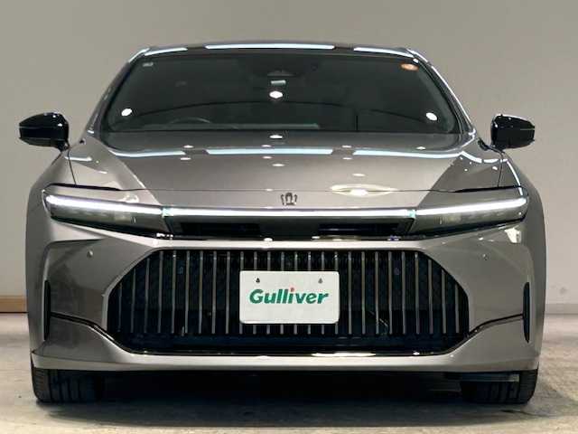 トヨタ クラウン Z 宮城県 2025(令7)年 1.7万km ガンＭ パノラマルーフ/アドバンスドドライブ/トヨタセーフティセンス/・プリクラッシュセーフティ/・レーンディパーチャーアラート/・プロアクティブドライビングアシスト/・アダプティブ・クルーズ・コントロール/・ロードサインアシスト/・パーキングサポートブレーキ/・リヤカメラディテクション/・安心降車アシスト/・周辺車両接近時サポート/・クリアランスソナー/純正12.3型ディスプレイ/・フルセグTV/Bluetooth/USB/・全方位カメラ/・ETC2.0/デジタルインナーミラー/ワイヤレス充電/ヘッドアップディスプレイ/フロントガラス熱線/アイドリングストップ/電子パーキング/オートブレーキホールド/革巻きステアリング/・ステアリングスイッチ/・パドルシフト/・ステアリングヒーター/ブラウンレザーシート/・シートメモリー（運転席）/・パワーシート（運転席/助手席）/・シートヒーター（全席）/・エアーシート（全席）/プッシュスタート/スマートキー/・スペアキー/LEDヘッドライト/・オートライト/・フォグランプ/・オートハイビーム/純正アルミホイール/純正フロアマット/ドアバイザー