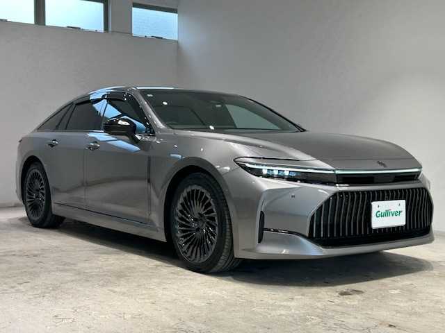 トヨタ クラウン Z 宮城県 2025(令7)年 1.7万km ガンＭ パノラマルーフ/アドバンスドドライブ/トヨタセーフティセンス/・プリクラッシュセーフティ/・レーンディパーチャーアラート/・プロアクティブドライビングアシスト/・アダプティブ・クルーズ・コントロール/・ロードサインアシスト/・パーキングサポートブレーキ/・リヤカメラディテクション/・安心降車アシスト/・周辺車両接近時サポート/・クリアランスソナー/純正12.3型ディスプレイ/・フルセグTV/Bluetooth/USB/・全方位カメラ/・ETC2.0/デジタルインナーミラー/ワイヤレス充電/ヘッドアップディスプレイ/フロントガラス熱線/アイドリングストップ/電子パーキング/オートブレーキホールド/革巻きステアリング/・ステアリングスイッチ/・パドルシフト/・ステアリングヒーター/ブラウンレザーシート/・シートメモリー（運転席）/・パワーシート（運転席/助手席）/・シートヒーター（全席）/・エアーシート（全席）/プッシュスタート/スマートキー/・スペアキー/LEDヘッドライト/・オートライト/・フォグランプ/・オートハイビーム/純正アルミホイール/純正フロアマット/ドアバイザー