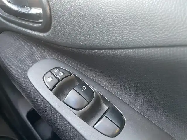 日産 セレナ ハイウェイS G Sハイブリッド 大阪府 2013(平25)年 6.9万km ダイヤモンドブラック