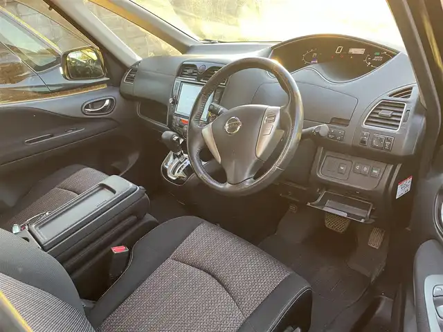 日産 セレナ ハイウェイS G Sハイブリッド 大阪府 2013(平25)年 6.9万km ダイヤモンドブラック