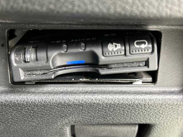 スズキ スペーシア HYBRID X 群馬県 2018(平30)年 6万km ツールグリーンパールメタリック/ブラック2トーン ナビ　バックカメラ　両側電動スライドドア　ＥＴＣ　衝突被害軽減ブレーキ　レーンアシスト　クリアランスソナー　シートヒーター　ＬＥＤヘッドライト　オートライト　スマートキー　純正アルミホイール　禁煙車