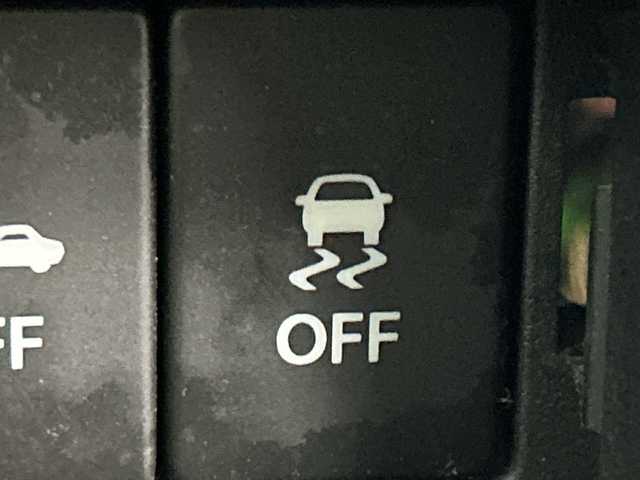 スズキ スペーシア HYBRID X 群馬県 2018(平30)年 6万km ツールグリーンパールメタリック/ブラック2トーン ナビ　バックカメラ　両側電動スライドドア　ＥＴＣ　衝突被害軽減ブレーキ　レーンアシスト　クリアランスソナー　シートヒーター　ＬＥＤヘッドライト　オートライト　スマートキー　純正アルミホイール　禁煙車