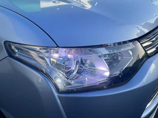 三菱 アウトランダー ＰＨＥＶ G プレミアムパッケージ 京都府 2015(平27)年 9.7万km テクニカルシルバーメタリック 純正メモリナビ　Ｂｌｕｅｔｏｏｔｈオーディオ　フルセグ　ＤＶＤ再生　バックカメラ　レーダークルーズ　ビルトインＥＴＣ　ＬＥＤヘッドライト　充電ケーブル　純正１８インチアルミ　スマートキー　禁煙車