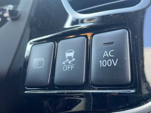 三菱 アウトランダー ＰＨＥＶ G プレミアムパッケージ 京都府 2015(平27)年 9.7万km テクニカルシルバーメタリック 純正メモリナビ　Ｂｌｕｅｔｏｏｔｈオーディオ　フルセグ　ＤＶＤ再生　バックカメラ　レーダークルーズ　ビルトインＥＴＣ　ＬＥＤヘッドライト　充電ケーブル　純正１８インチアルミ　スマートキー　禁煙車