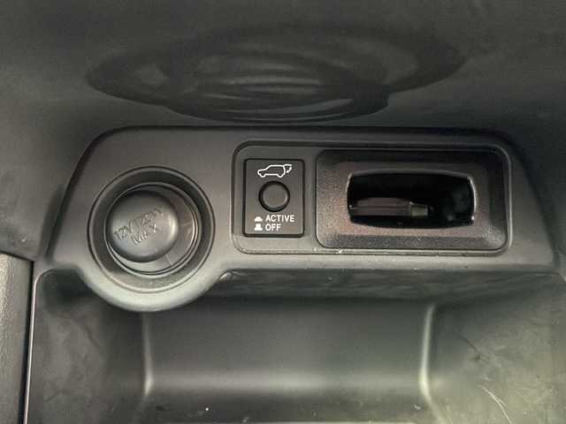 三菱 アウトランダー ＰＨＥＶ G プレミアムパッケージ 京都府 2015(平27)年 9.7万km テクニカルシルバーメタリック 純正メモリナビ　Ｂｌｕｅｔｏｏｔｈオーディオ　フルセグ　ＤＶＤ再生　バックカメラ　レーダークルーズ　ビルトインＥＴＣ　ＬＥＤヘッドライト　充電ケーブル　純正１８インチアルミ　スマートキー　禁煙車