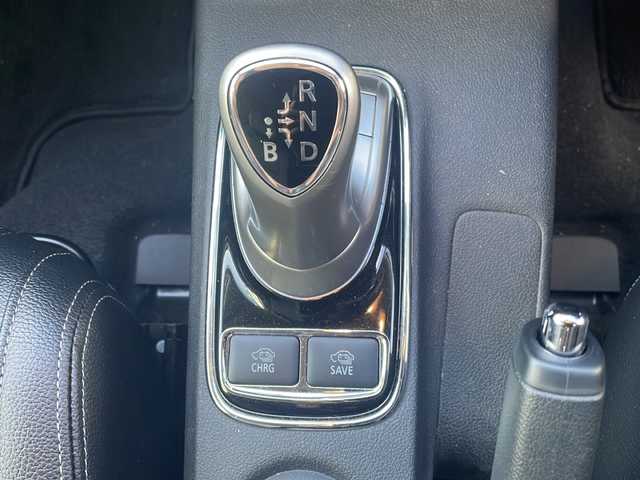 三菱 アウトランダー ＰＨＥＶ G プレミアムパッケージ 京都府 2015(平27)年 9.7万km テクニカルシルバーメタリック 純正メモリナビ　Ｂｌｕｅｔｏｏｔｈオーディオ　フルセグ　ＤＶＤ再生　バックカメラ　レーダークルーズ　ビルトインＥＴＣ　ＬＥＤヘッドライト　充電ケーブル　純正１８インチアルミ　スマートキー　禁煙車