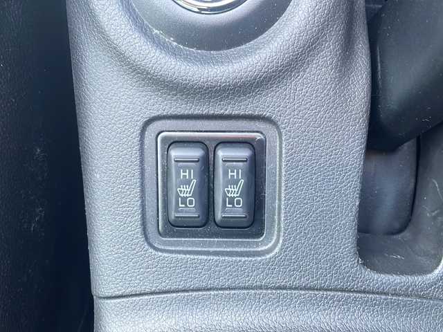 三菱 アウトランダー ＰＨＥＶ G プレミアムパッケージ 京都府 2015(平27)年 9.7万km テクニカルシルバーメタリック 純正メモリナビ　Ｂｌｕｅｔｏｏｔｈオーディオ　フルセグ　ＤＶＤ再生　バックカメラ　レーダークルーズ　ビルトインＥＴＣ　ＬＥＤヘッドライト　充電ケーブル　純正１８インチアルミ　スマートキー　禁煙車