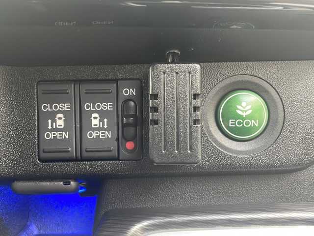 ホンダ ステップワゴン スパーダ ハイブリッド G EX ホンダセンシング 京都府 2018(平30)年 7.9万km プレミアムディープロッソパール 純正９インチナビ　Ｂｌｕｅｔｏｏｔｈオーディオ　ＤＶＤ再生　ＨＤＭＩ　ＵＳＢ　マルチビューモニター　後席フリップダウンモニター　両側パワースライド　アダプティブクルーズコントロール　車高調　ＬＥＤヘッドライト　スマートキー　前後ドライブレコーダー