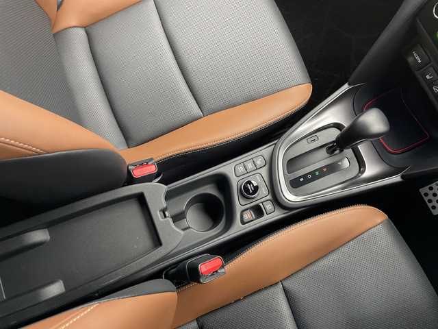 トヨタ ヤリスクロス ハイブリッド Z アドベンチャー 長野県 2024(令6)年 0.8万km グレー 純正ナビ/フルセグＴＶ/Bluetooth Audio/パノラミックビューモニター/USB接続/HDMI接続/Miracast/ステアリングスイッチ/衝突被害軽減ブレーキ/レーダークルーズコントロール/オートマチックハイビーム/Ｄ席パワーシート/前席シートヒーター/ステアリングヒーター/RSR足廻り/ビルトインETC2.0/社外アルミ/スマートキーx2/プッシュスタート/横滑り防止装置