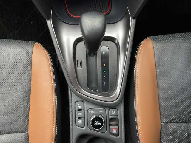 トヨタ ヤリスクロス ハイブリッド Z アドベンチャー 長野県 2024(令6)年 0.8万km グレー 純正ナビ/フルセグＴＶ/Bluetooth Audio/パノラミックビューモニター/USB接続/HDMI接続/Miracast/ステアリングスイッチ/衝突被害軽減ブレーキ/レーダークルーズコントロール/オートマチックハイビーム/Ｄ席パワーシート/前席シートヒーター/ステアリングヒーター/RSR足廻り/ビルトインETC2.0/社外アルミ/スマートキーx2/プッシュスタート/横滑り防止装置