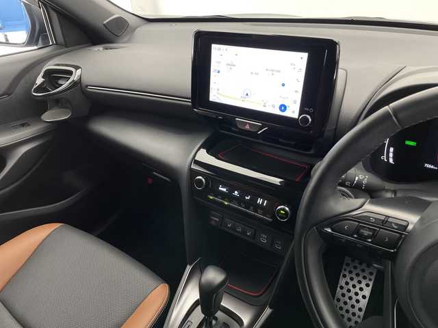 トヨタ ヤリスクロス ハイブリッド Z アドベンチャー 長野県 2024(令6)年 0.8万km グレー 純正ナビ/フルセグＴＶ/Bluetooth Audio/パノラミックビューモニター/USB接続/HDMI接続/Miracast/ステアリングスイッチ/衝突被害軽減ブレーキ/レーダークルーズコントロール/オートマチックハイビーム/Ｄ席パワーシート/前席シートヒーター/ステアリングヒーター/RSR足廻り/ビルトインETC2.0/社外アルミ/スマートキーx2/プッシュスタート/横滑り防止装置