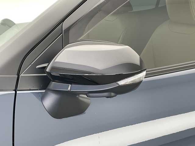 トヨタ ヤリスクロス ハイブリッド Z アドベンチャー 長野県 2024(令6)年 0.8万km グレー 純正ナビ/フルセグＴＶ/Bluetooth Audio/パノラミックビューモニター/USB接続/HDMI接続/Miracast/ステアリングスイッチ/衝突被害軽減ブレーキ/レーダークルーズコントロール/オートマチックハイビーム/Ｄ席パワーシート/前席シートヒーター/ステアリングヒーター/RSR足廻り/ビルトインETC2.0/社外アルミ/スマートキーx2/プッシュスタート/横滑り防止装置