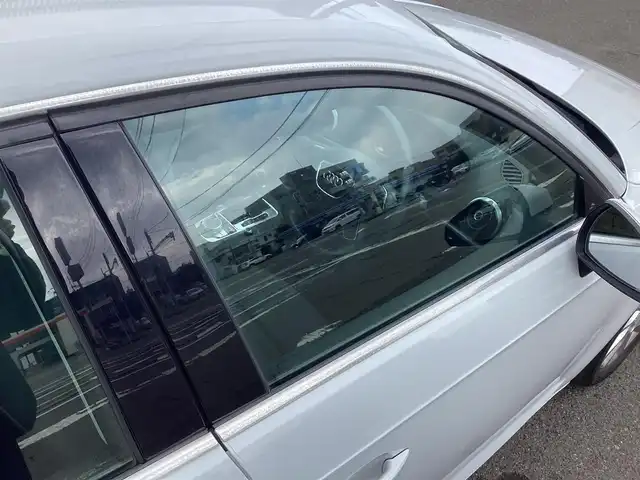 アウディ Ａ３ スポーツバック 1．4 TFSI 鹿児島県 2015(平27)年 3.8万km グレイシアホワイトメタリック ワンオーナー/MMIナビゲーションパッケージ/・7インチリトラクタブルディスプレイ/・地デジTV/DVD/CD/SD/Bluetooth/・ステアリングスイッチ/・パドルシフト/コンビニエンスパッケージ/・パーキングシステム(フロント/リヤ)/・リヤビューカメラ/・アドバンスドキー×2本/HIDヘッドライト/オートライト/フロント/リヤフォグランプ/セルスター前後ドライブレコーダー(CS-91FH)/ビルトインETC2.0/ドアエッジモール/フィンガープロテクション/取説&保証書有り/H28/R1/2/5年 ディーラー記録簿有り/