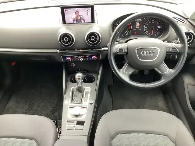 アウディ Ａ３ スポーツバック 1．4 TFSI 鹿児島県 2015(平27)年 3.8万km グレイシアホワイトメタリック ワンオーナー/MMIナビゲーションパッケージ/・7インチリトラクタブルディスプレイ/・地デジTV/DVD/CD/SD/Bluetooth/・ステアリングスイッチ/・パドルシフト/コンビニエンスパッケージ/・パーキングシステム(フロント/リヤ)/・リヤビューカメラ/・アドバンスドキー×2本/HIDヘッドライト/オートライト/フロント/リヤフォグランプ/セルスター前後ドライブレコーダー(CS-91FH)/ビルトインETC2.0/ドアエッジモール/フィンガープロテクション/取説&保証書有り/H28/R1/2/5年 ディーラー記録簿有り/