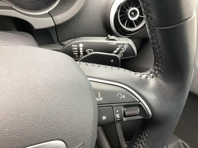 アウディ Ａ３ スポーツバック 1．4 TFSI 鹿児島県 2015(平27)年 3.8万km グレイシアホワイトメタリック ワンオーナー/MMIナビゲーションパッケージ/・7インチリトラクタブルディスプレイ/・地デジTV/DVD/CD/SD/Bluetooth/・ステアリングスイッチ/・パドルシフト/コンビニエンスパッケージ/・パーキングシステム(フロント/リヤ)/・リヤビューカメラ/・アドバンスドキー×2本/HIDヘッドライト/オートライト/フロント/リヤフォグランプ/セルスター前後ドライブレコーダー(CS-91FH)/ビルトインETC2.0/ドアエッジモール/フィンガープロテクション/取説&保証書有り/H28/R1/2/5年 ディーラー記録簿有り/