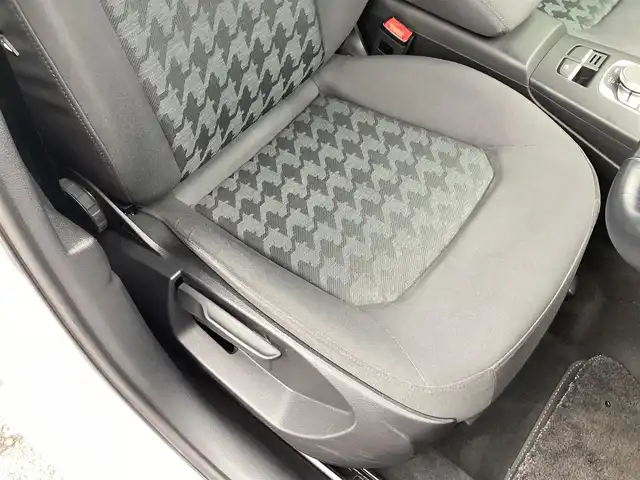 アウディ Ａ３ スポーツバック 1．4 TFSI 鹿児島県 2015(平27)年 3.8万km グレイシアホワイトメタリック ワンオーナー/MMIナビゲーションパッケージ/・7インチリトラクタブルディスプレイ/・地デジTV/DVD/CD/SD/Bluetooth/・ステアリングスイッチ/・パドルシフト/コンビニエンスパッケージ/・パーキングシステム(フロント/リヤ)/・リヤビューカメラ/・アドバンスドキー×2本/HIDヘッドライト/オートライト/フロント/リヤフォグランプ/セルスター前後ドライブレコーダー(CS-91FH)/ビルトインETC2.0/ドアエッジモール/フィンガープロテクション/取説&保証書有り/H28/R1/2/5年 ディーラー記録簿有り/