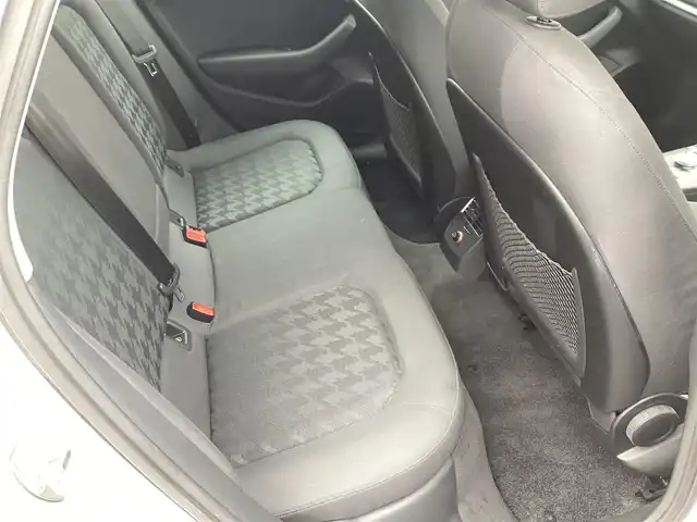 アウディ Ａ３ スポーツバック 1．4 TFSI 鹿児島県 2015(平27)年 3.8万km グレイシアホワイトメタリック ワンオーナー/MMIナビゲーションパッケージ/・7インチリトラクタブルディスプレイ/・地デジTV/DVD/CD/SD/Bluetooth/・ステアリングスイッチ/・パドルシフト/コンビニエンスパッケージ/・パーキングシステム(フロント/リヤ)/・リヤビューカメラ/・アドバンスドキー×2本/HIDヘッドライト/オートライト/フロント/リヤフォグランプ/セルスター前後ドライブレコーダー(CS-91FH)/ビルトインETC2.0/ドアエッジモール/フィンガープロテクション/取説&保証書有り/H28/R1/2/5年 ディーラー記録簿有り/