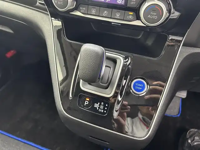 日産 セレナ e－パワー ハイウェイスター V 福井県 2020(令2)年 5.8万km ダイヤモンドブラック 純正１０インチナビ　/フルセグＴＶ　/全周囲カメラ　/ＢＳＭ　/両側パワースライドドア　/エマージェンシーブレーキ　/レーダークルーズコントロール　/コーナーセンサー　/スマートキー　/電動格納ミラー　/プッシュスタート