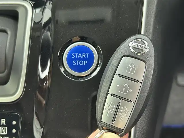 日産 セレナ e－パワー ハイウェイスター V 福井県 2020(令2)年 5.8万km ダイヤモンドブラック 純正１０インチナビ　/フルセグＴＶ　/全周囲カメラ　/ＢＳＭ　/両側パワースライドドア　/エマージェンシーブレーキ　/レーダークルーズコントロール　/コーナーセンサー　/スマートキー　/電動格納ミラー　/プッシュスタート