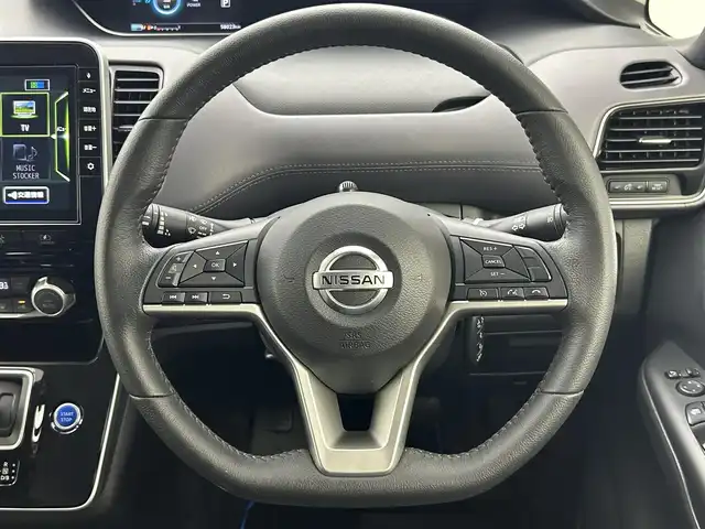 日産 セレナ e－パワー ハイウェイスター V 福井県 2020(令2)年 5.8万km ダイヤモンドブラック 純正１０インチナビ　/フルセグＴＶ　/全周囲カメラ　/ＢＳＭ　/両側パワースライドドア　/エマージェンシーブレーキ　/レーダークルーズコントロール　/コーナーセンサー　/スマートキー　/電動格納ミラー　/プッシュスタート